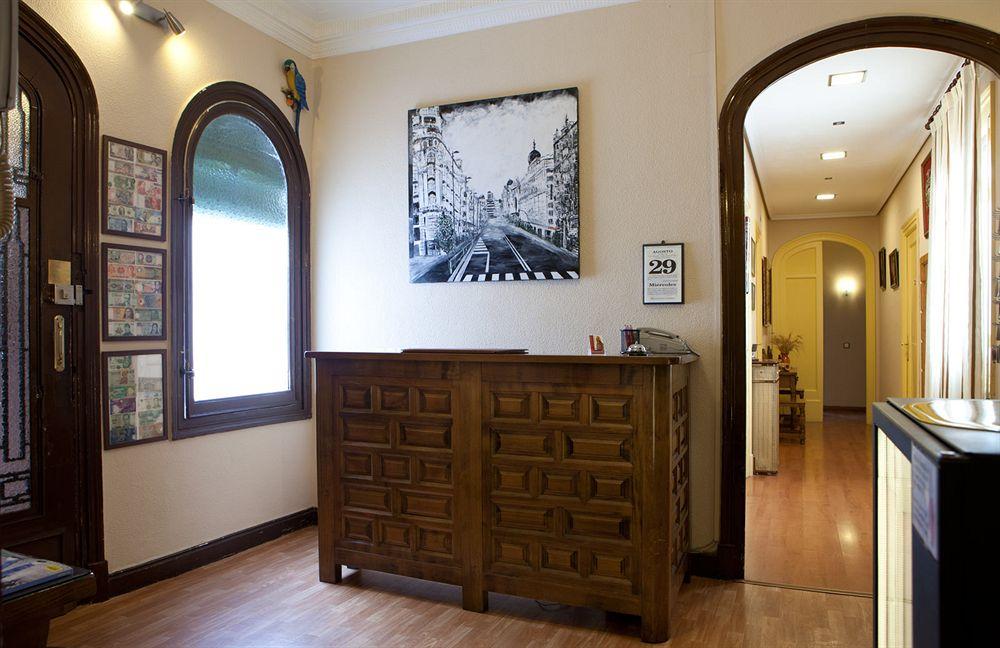 Hostal Santillan Madrid Bagian luar foto