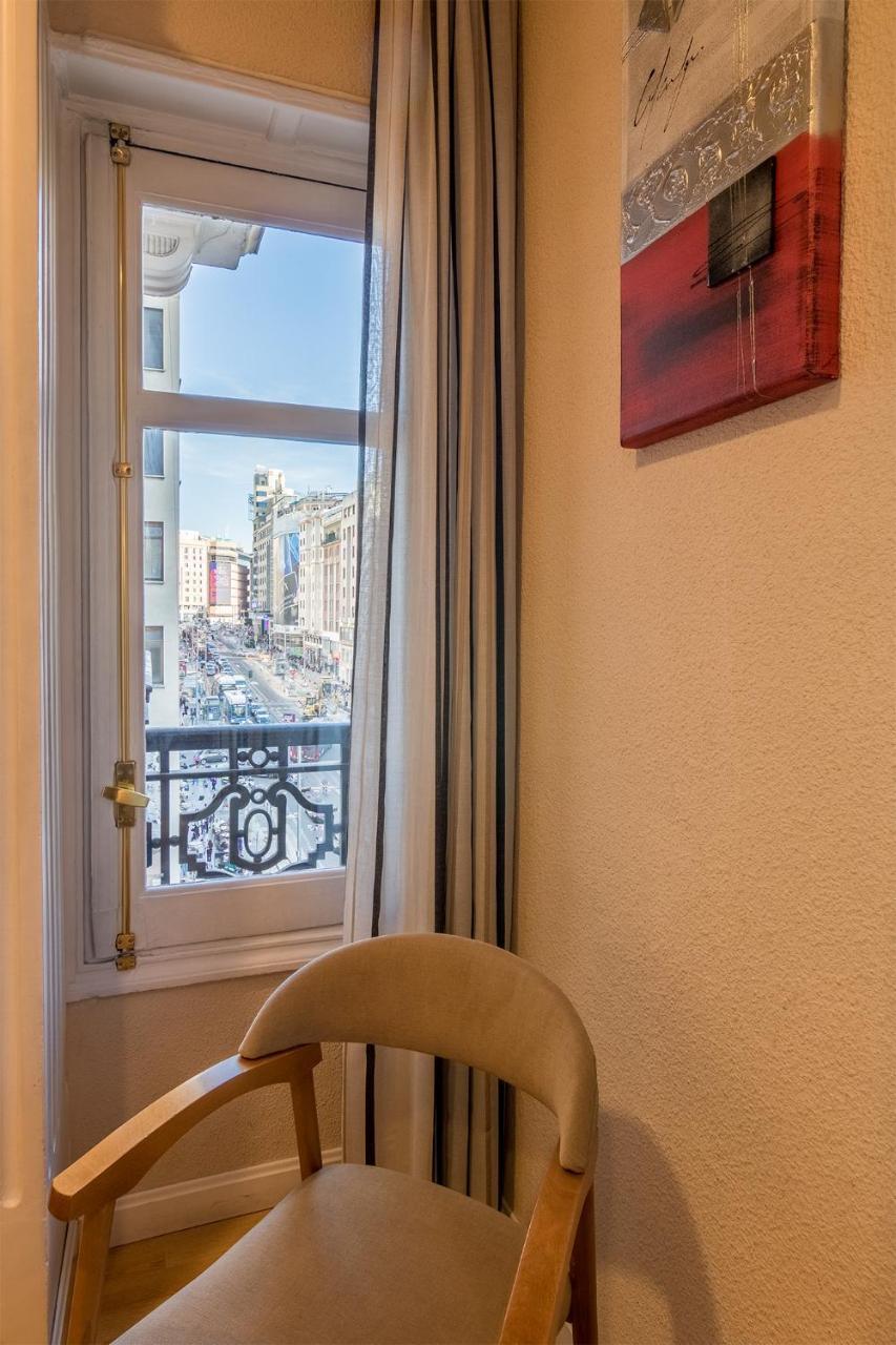 Hostal Santillan Madrid Bagian luar foto