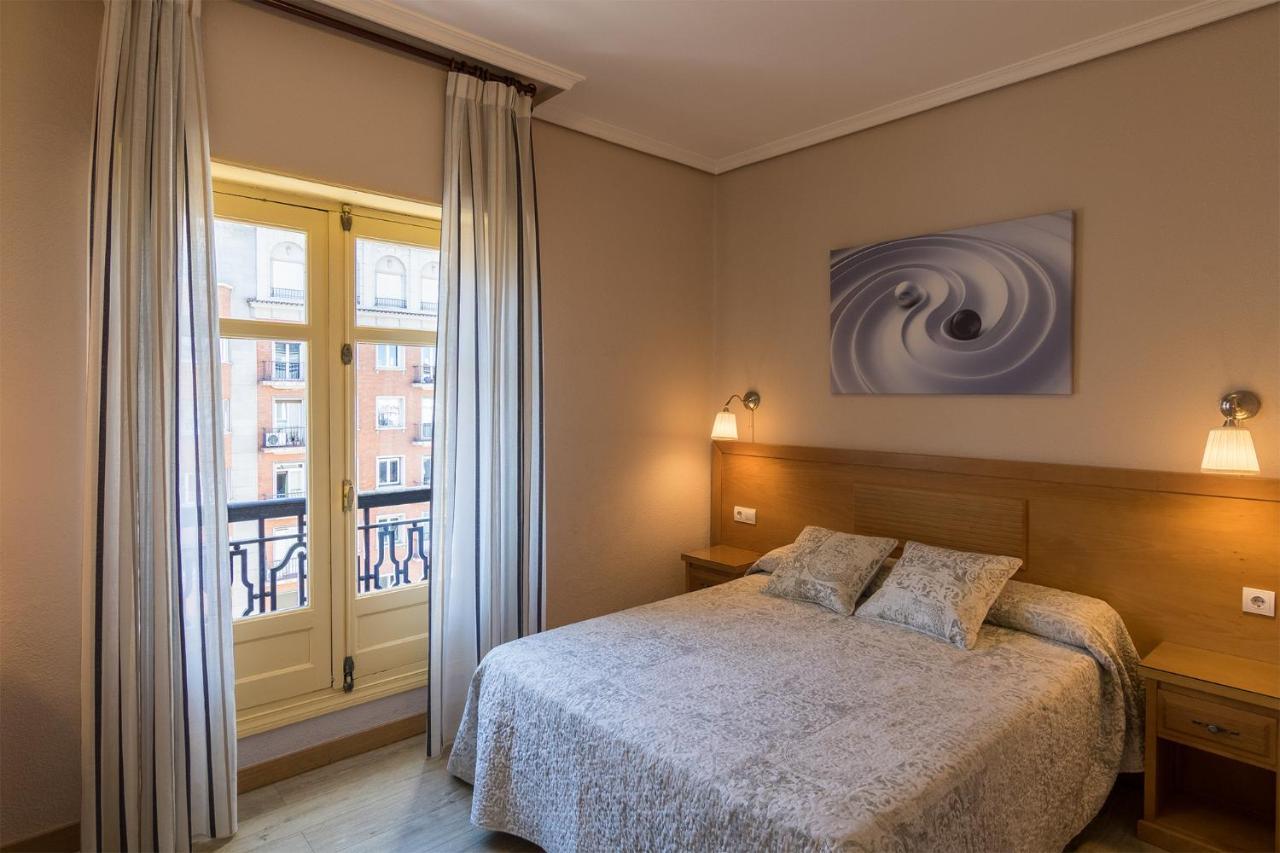 Hostal Santillan Madrid Bagian luar foto