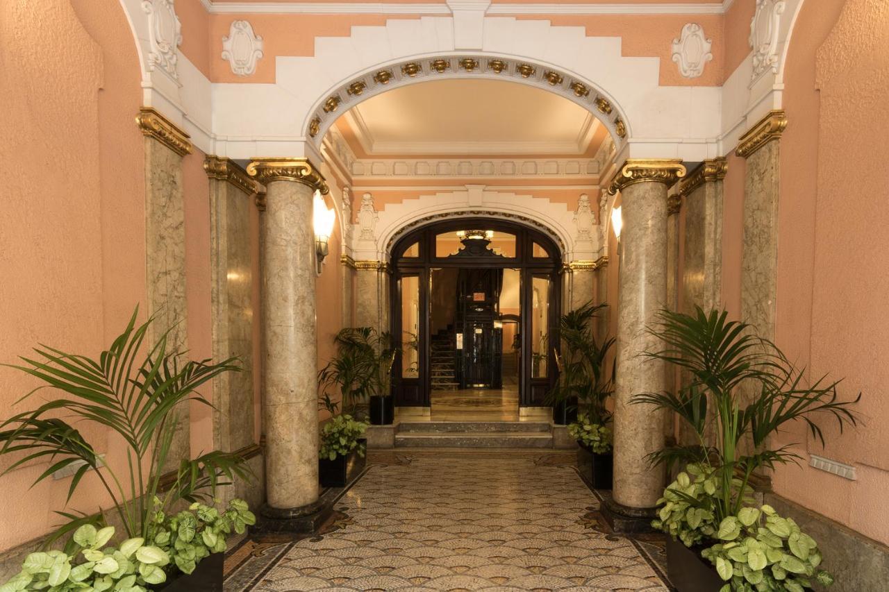 Hostal Santillan Madrid Bagian luar foto
