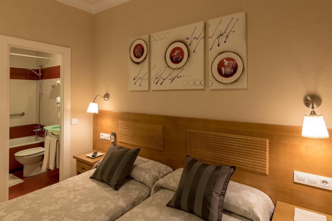 Hostal Santillan Madrid Bagian luar foto