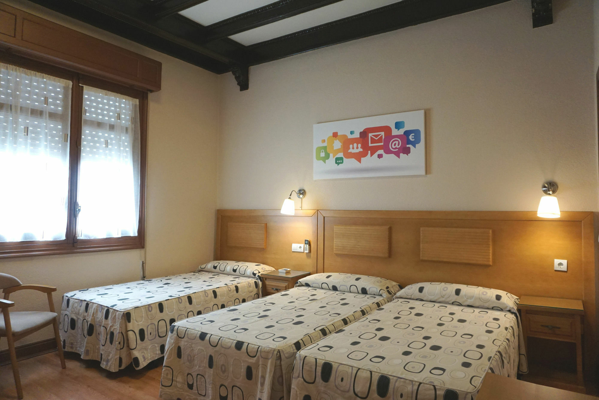 Hostal Santillan Madrid Bagian luar foto